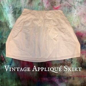 VINTAGE White Cotton Appliqué Miniskirt